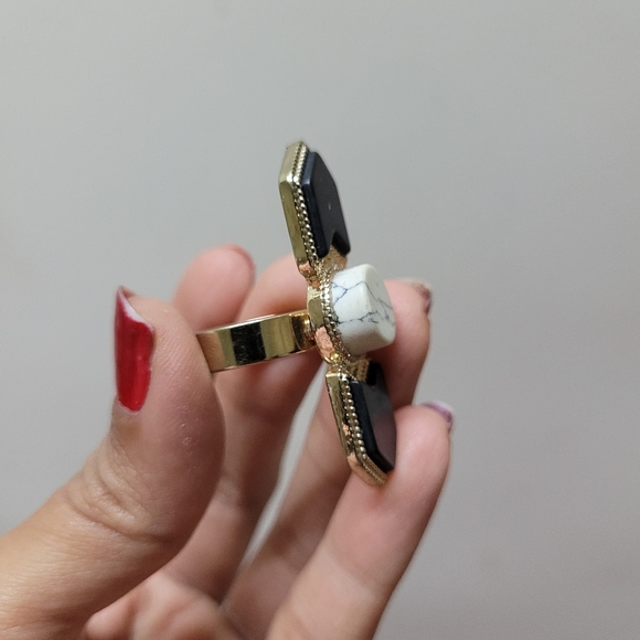 Statement Ring - Picture 3 of 5